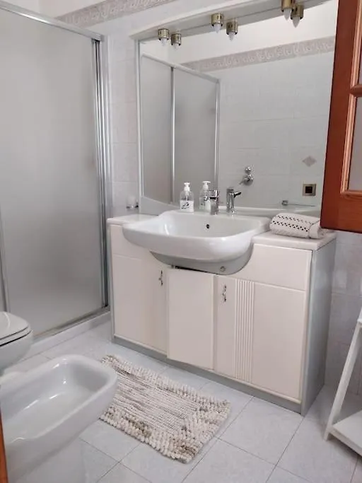 Appartamento Marco A Pochi Passi Dal Mare S.Vito 산비토로카포 아파트